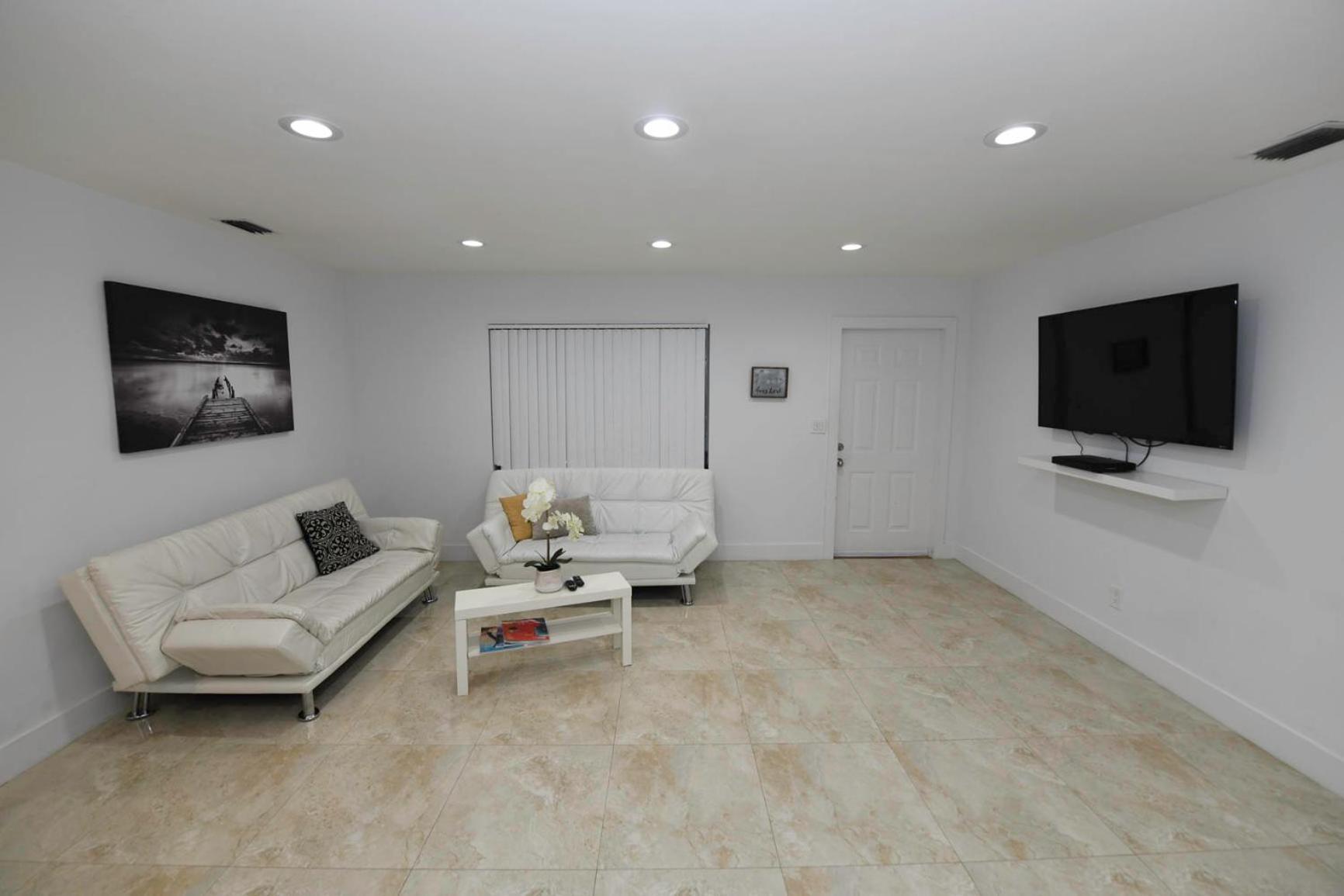 N61 Apartment Hollywood Exterior photo