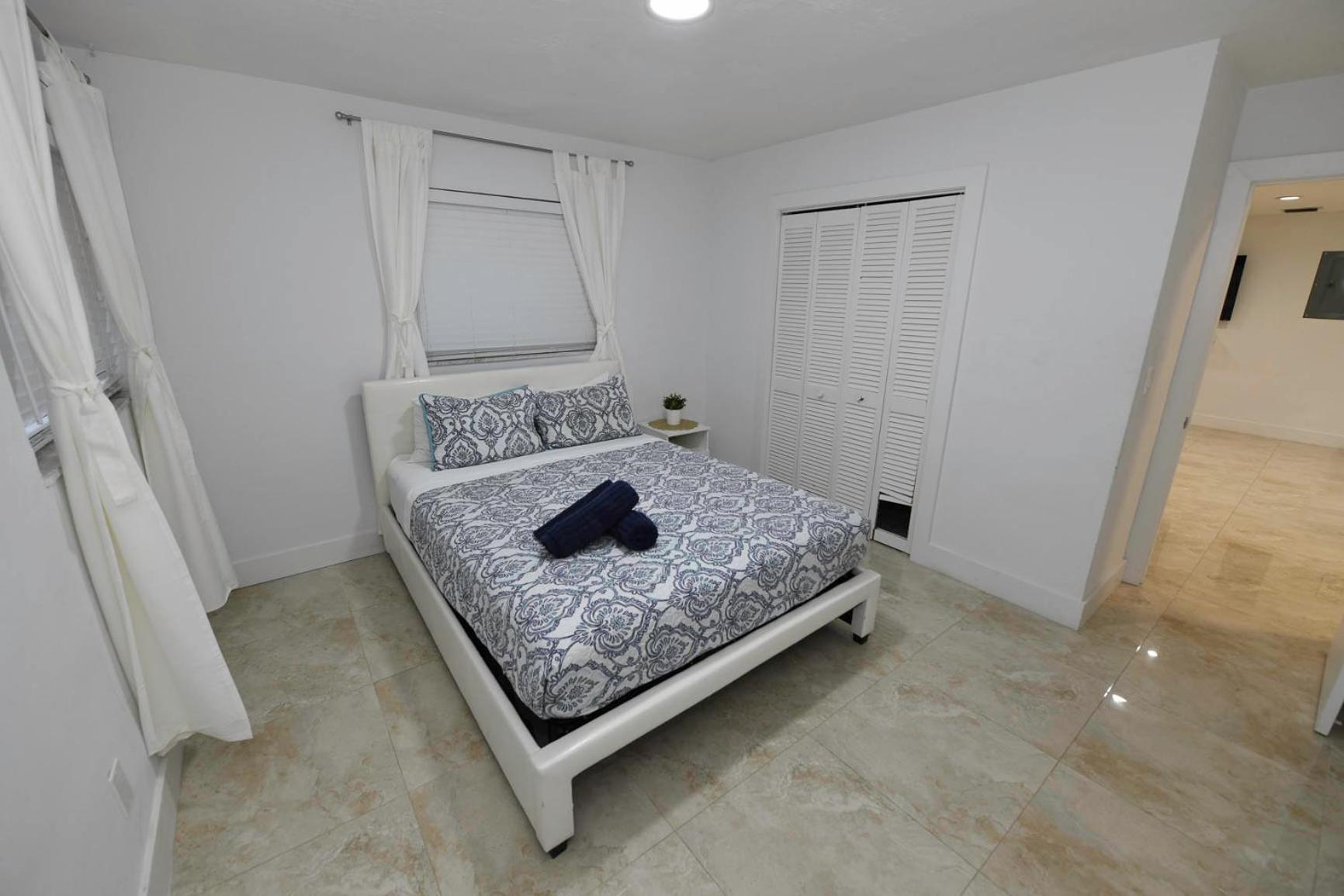 N61 Apartment Hollywood Exterior photo