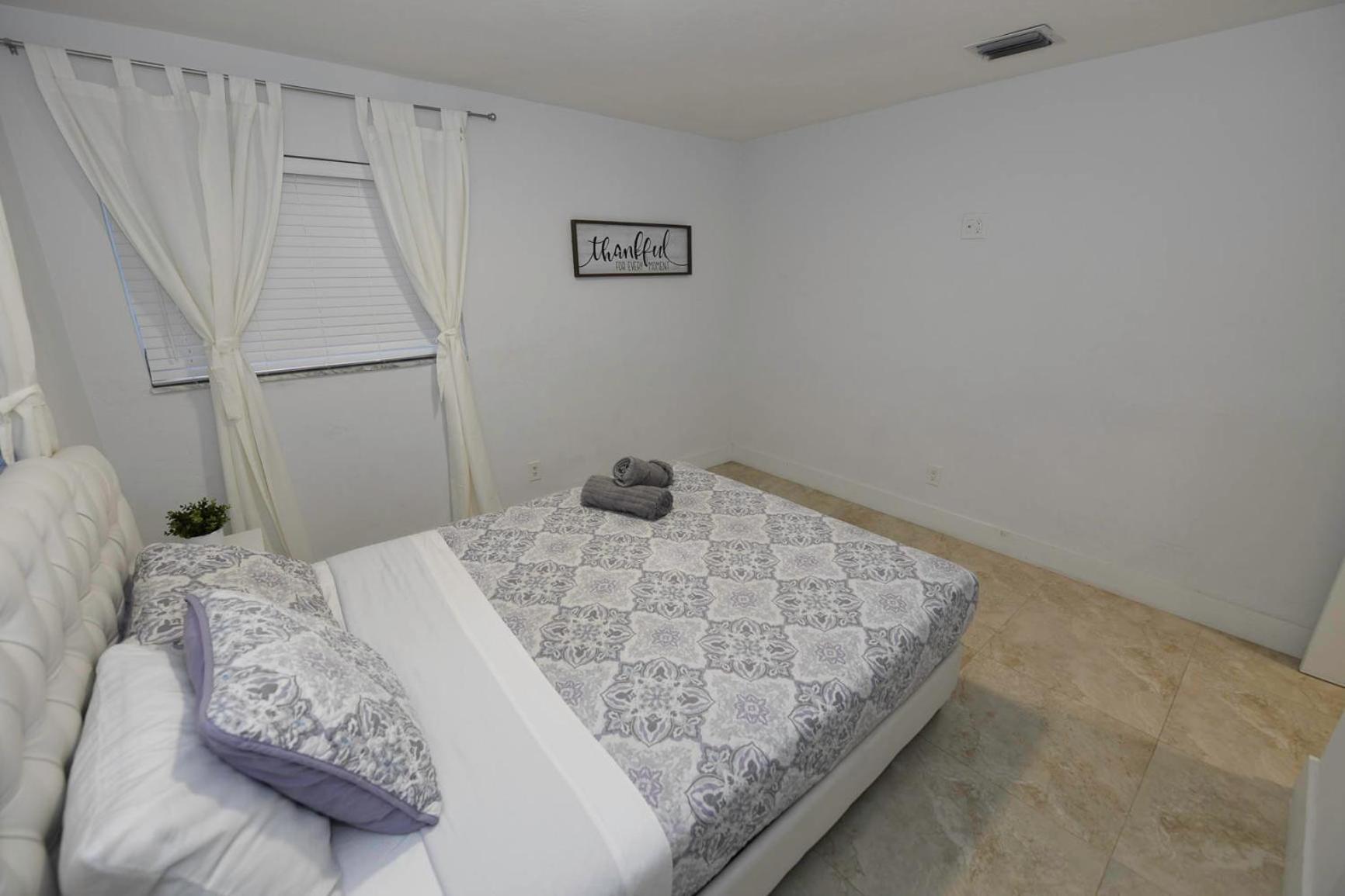 N61 Apartment Hollywood Exterior photo