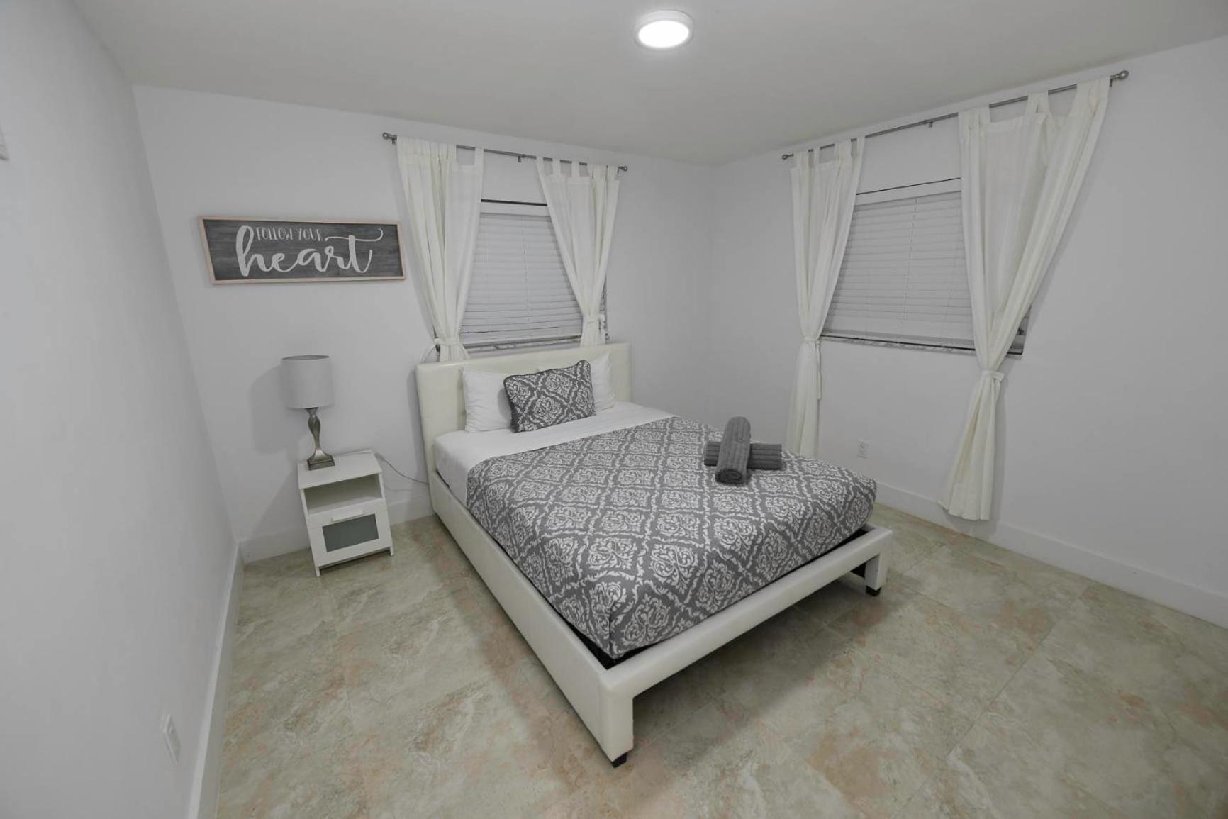 N61 Apartment Hollywood Exterior photo